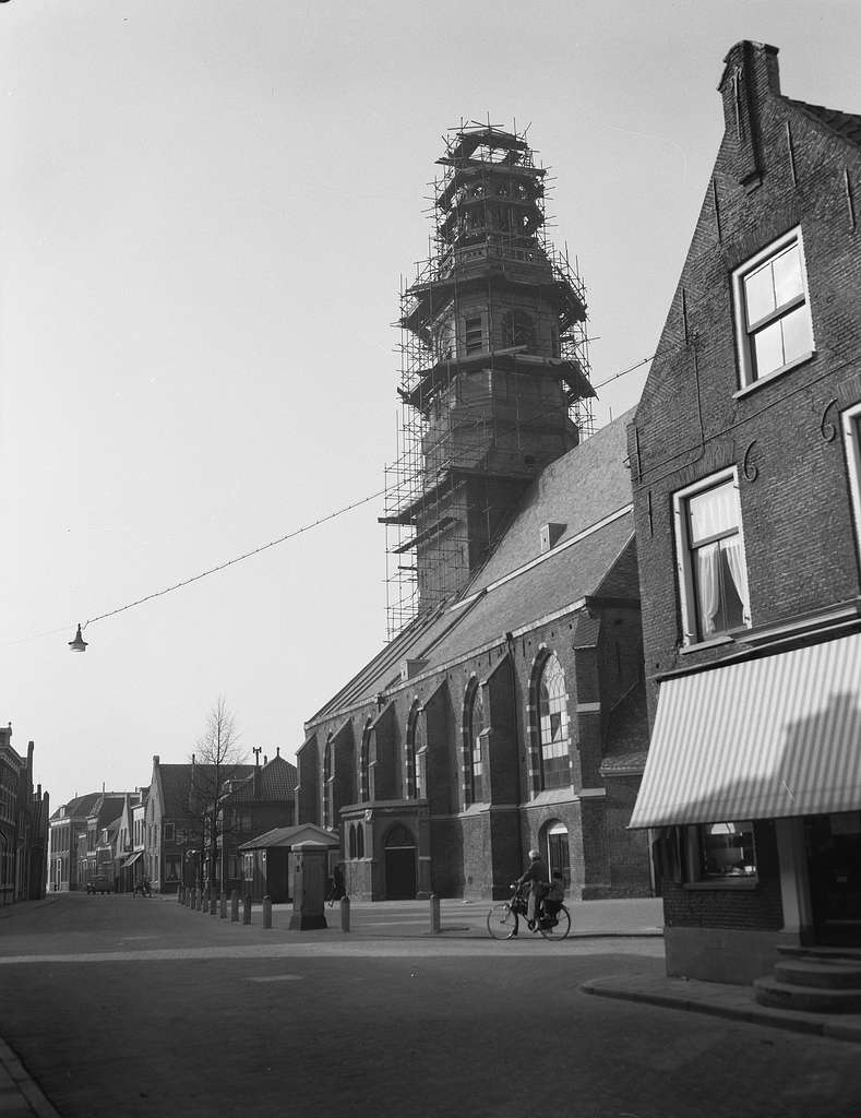 Toren Nederlands Hervormde Kerk te Nijkerk in restauratie - PICRYL ...