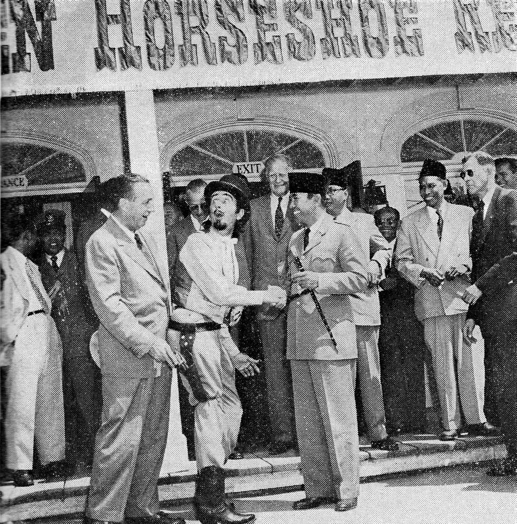 Sukarno in front of Golden Horseshoe Saloon, Aneka Amerika 102 (1957 ...