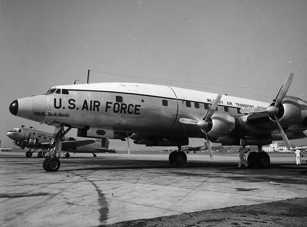 Avião da Força Aérea Brasileira preparando-se para decolar do Aeroporto de  Parnaíba - PICRYL - Public Domain Media Search Engine Public Domain Search