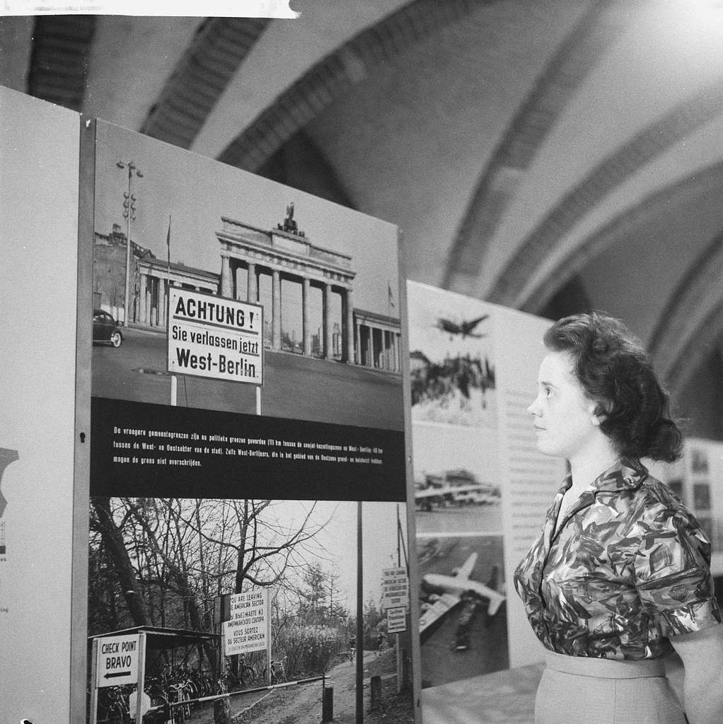 Inrichtingen tentoonstelling Berlijn bolwerk der vrijheid te Den Haag