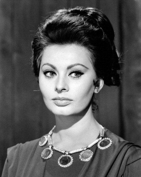 Compleanno di Sophia Loren: la diva del cinema italiano oggi spegne 90 candeline.