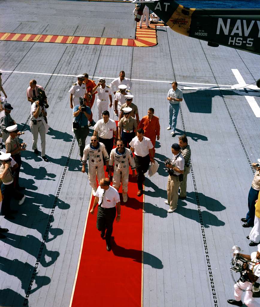 Gemini 5 - Cooper and Conrad red carpet aboard USS Lake Champlain - S65 ...