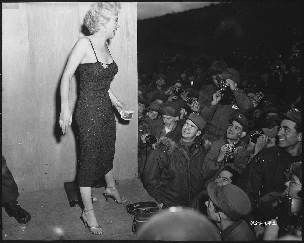 File:Joe DiMaggio and Marilyn Monroe in a car, c. 1954.jpg