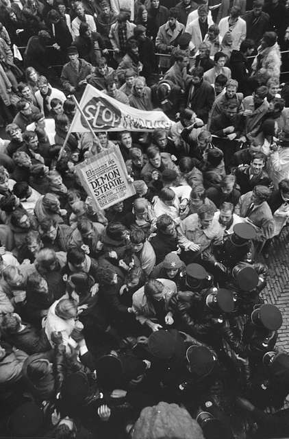 Studenten demonstreren tegen Numerus Fixus een groep - PICRYL Public ...