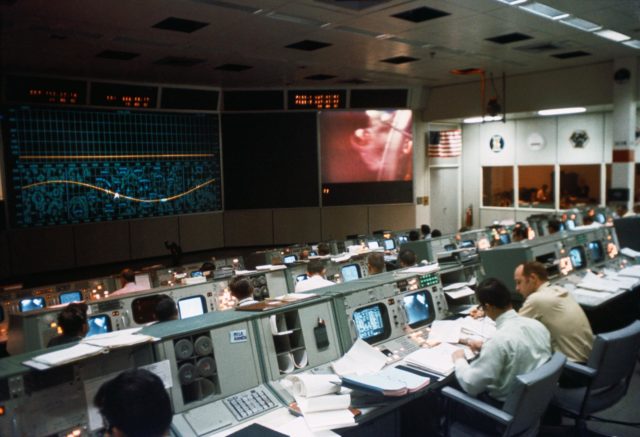 MISSION OPERATIONS CONTROL ROOM (MOCR) (STS-4) - DYSON, THORNTON E., MS ...