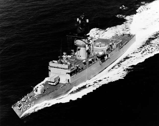 USS Meyerkord (DE-1058) underway in the Pacific Ocean in late 1969 (NH ...