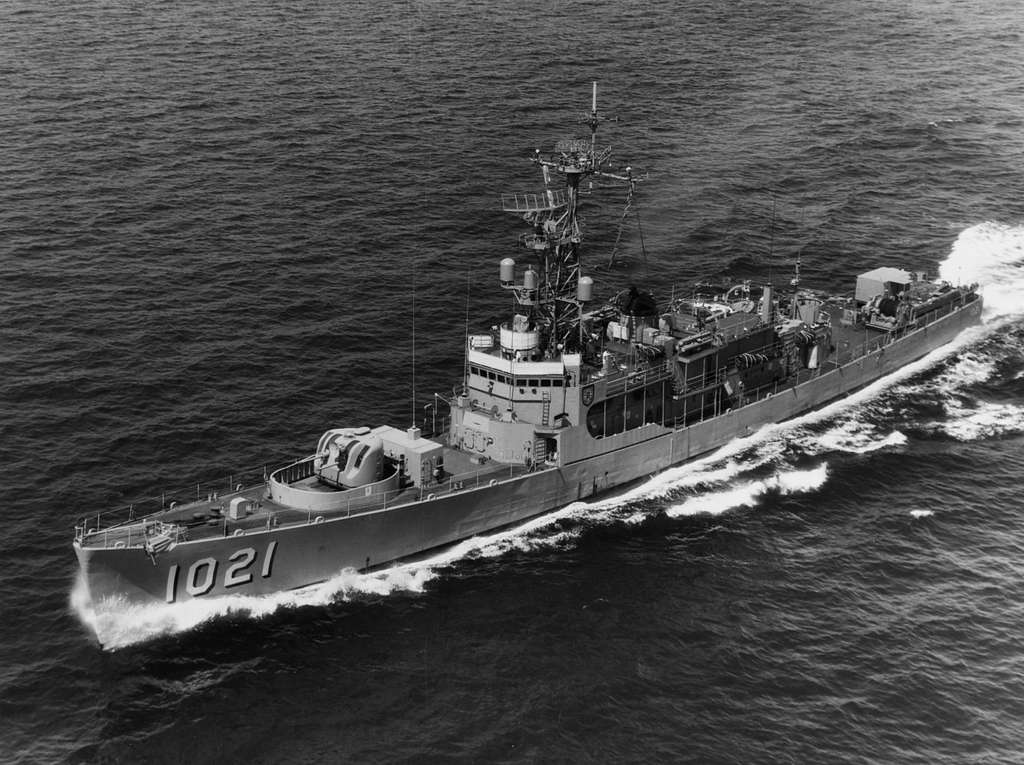 USS Courtney (DE-1021) underway in Narragansett Bay on 19 August 1970 ...