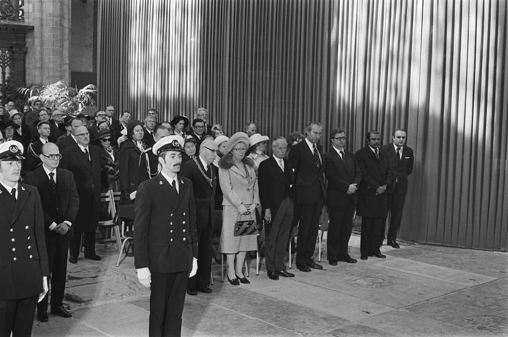 Koningin Juliana Bij Herdenking Sterfdag Michiel Adriaensz. De Ruyter ...