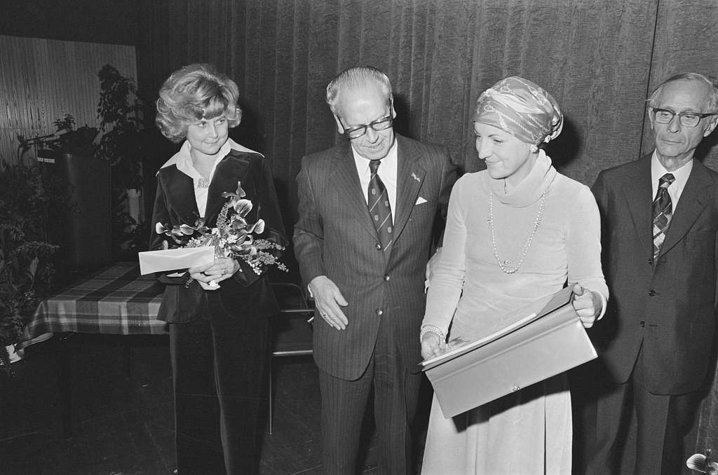 Prinses Margriet woont in Den Haag symposium bij van - PICRYL - Public ...