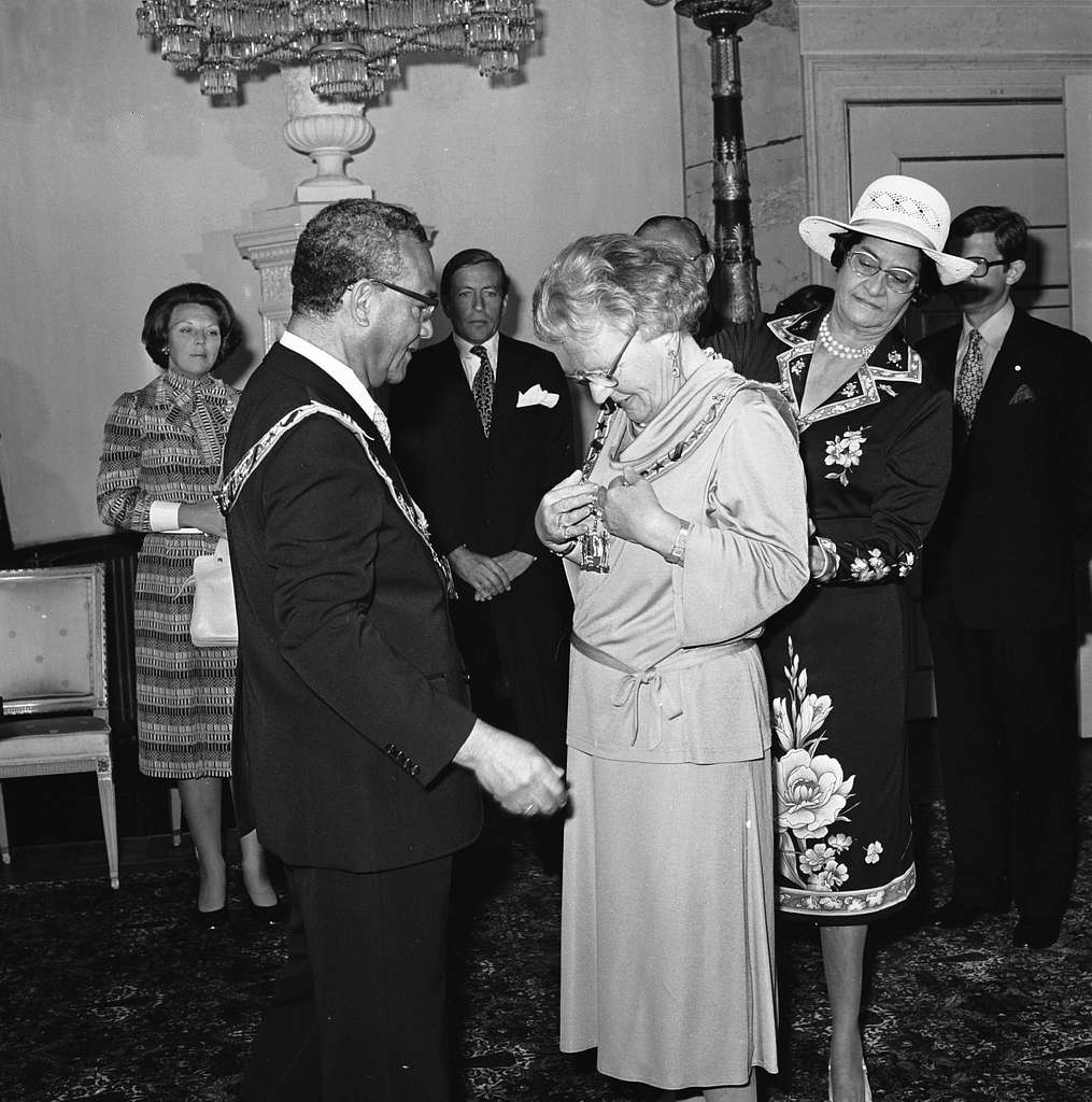 Koningin Juliana ontvangt Surinaamse president Johan - PICRYL Public ...