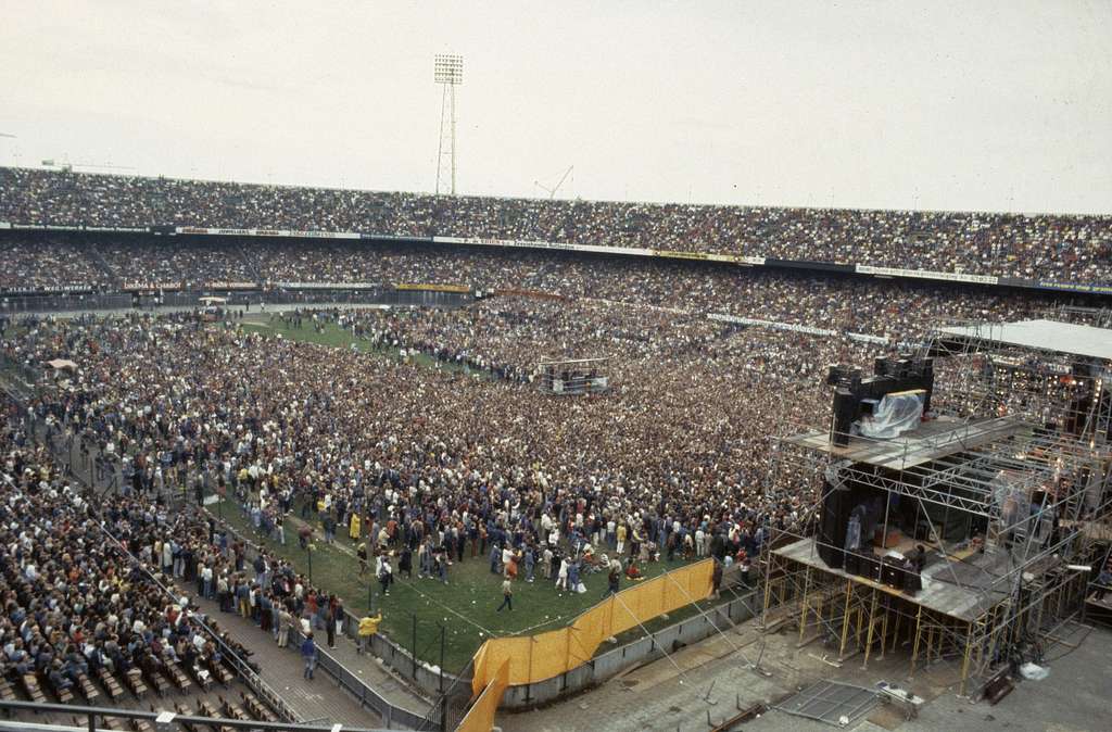 Overzicht Feijenoord stadion tijdens popconcert Simon - PICRYL - Public ...