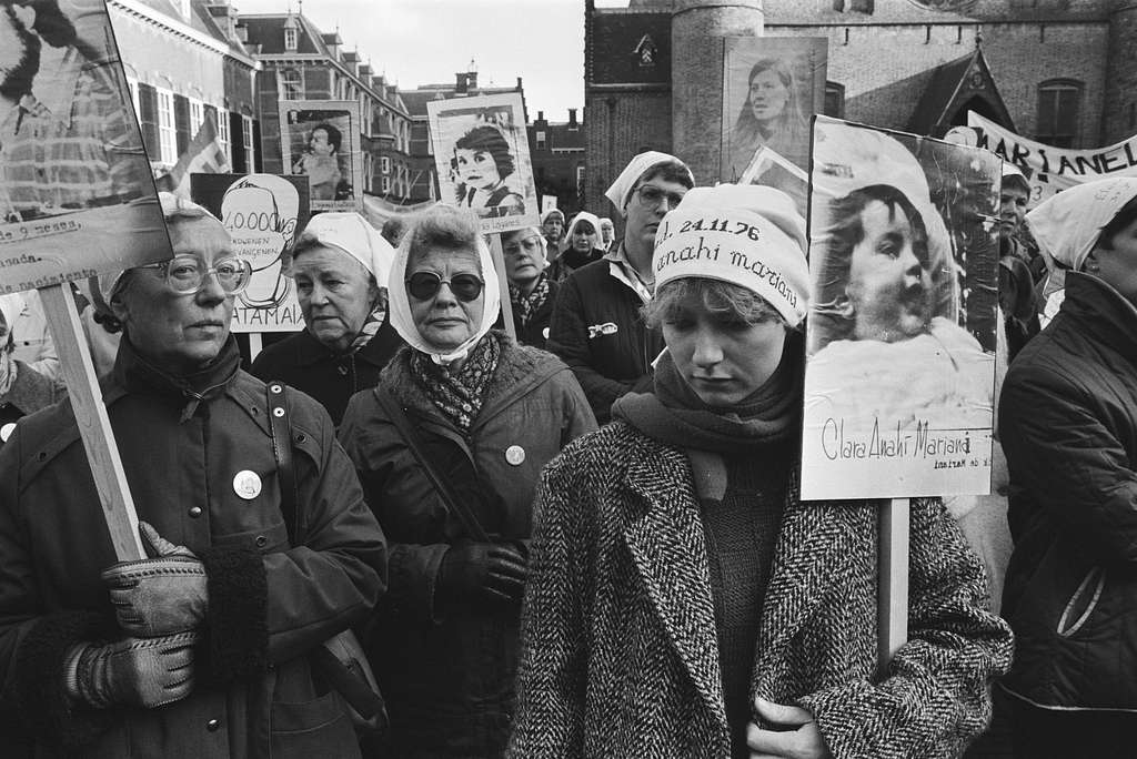 Dwaze Moeders Van Onder De Dictatuur Van De Militaire Junta In 