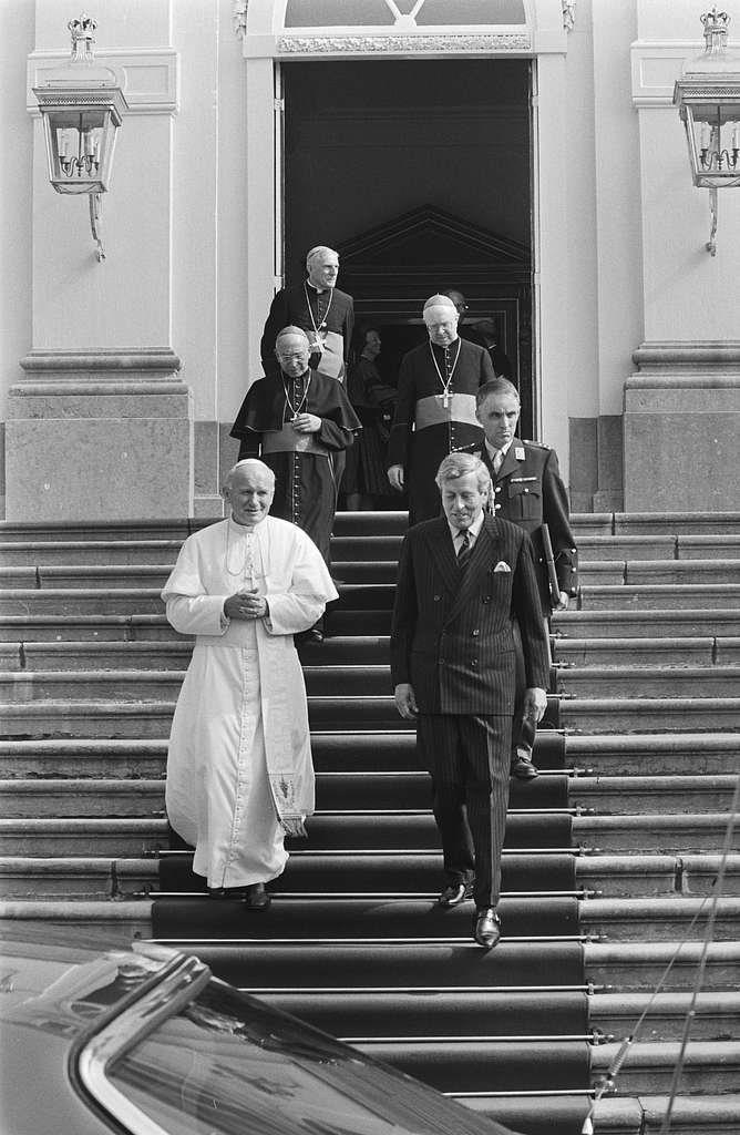 Bezoek Paus Johannes Paulus Ii Aan Nederland Ontvangst Op Paleis Huis Ten Bosch Bestanddeelnr