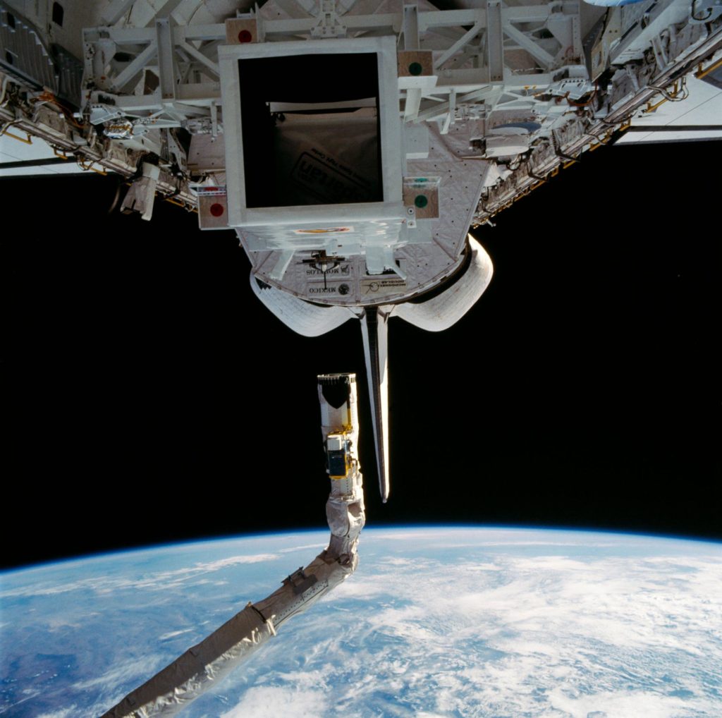 Spartan 1 satellite sits in Discovery's payload bay - PICRYL - Public ...