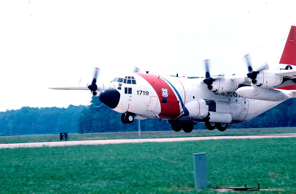 Выборг самолет. HC 130. C-130 пожарный. C-130 Береговая охрана. Hercules hc150.