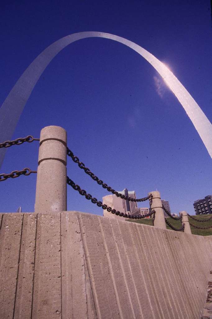 St. Louis' Gateway Arch Wire Model