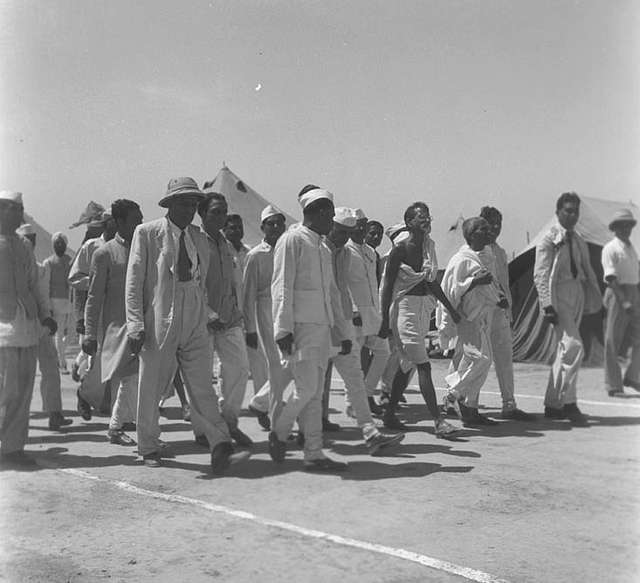 Prime Minister Jawaharlal Nehru, Acharya Vinoba Bhave And Others At The ...