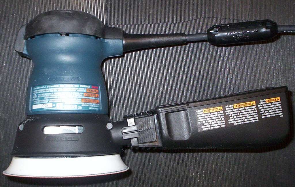 Bosch 1295DVS unloaded A corded sander and a power tool on a