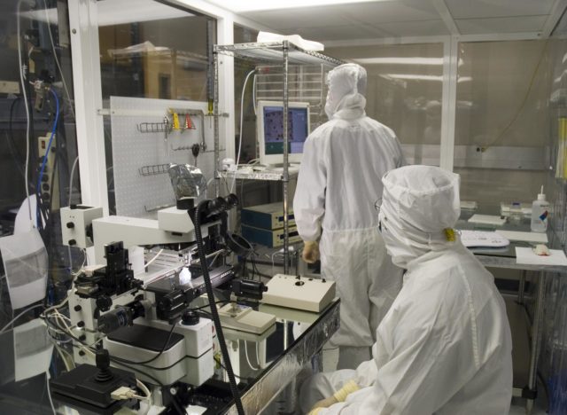 Stardust Sample Analysis @ Uc Berkeley Clean Room With Dr Scott 