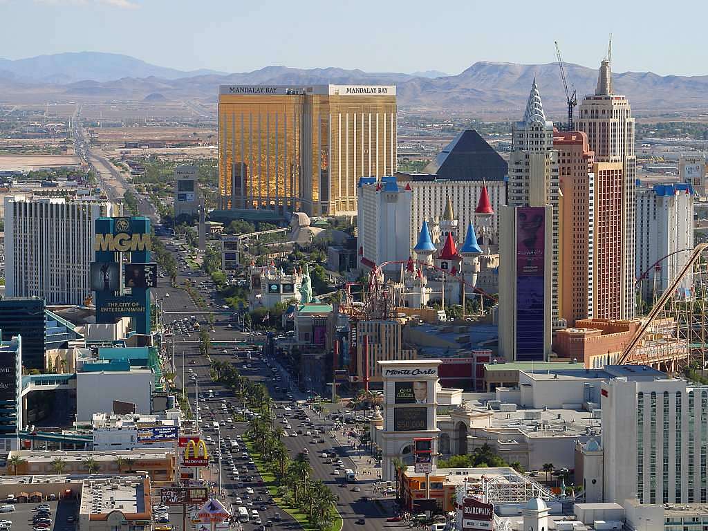 Las Vegas Skyline., Bernard Spragg Photo - PICRYL - Public Domain