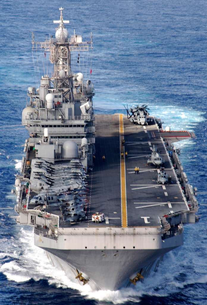 The Amphibious Assault Ship Uss Tarawa (lha 1) Transits - Picryl Public 