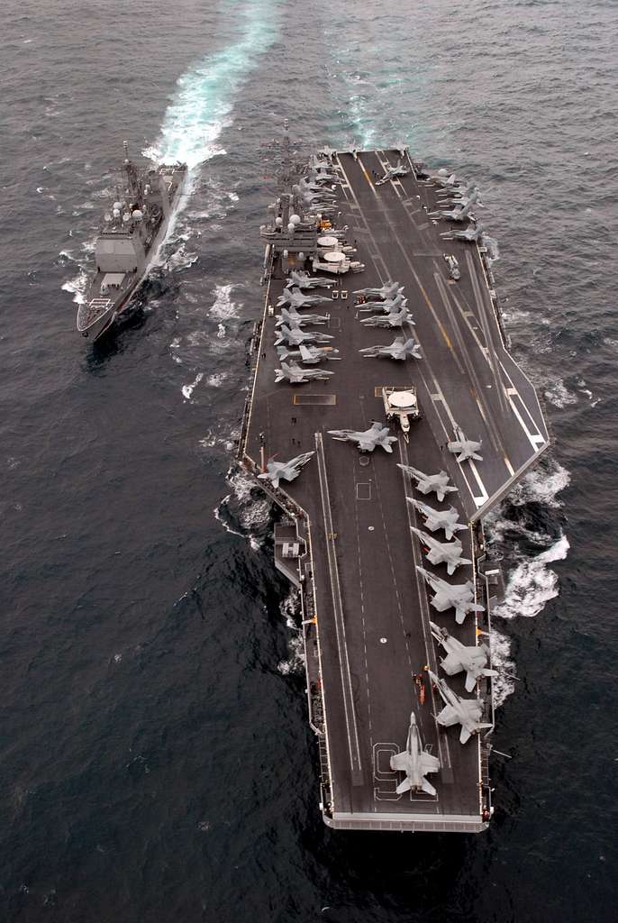 Der Flugzeugträger der Nimitz Klasse USS Ronald Reagan U S National Archives DVIDS Public