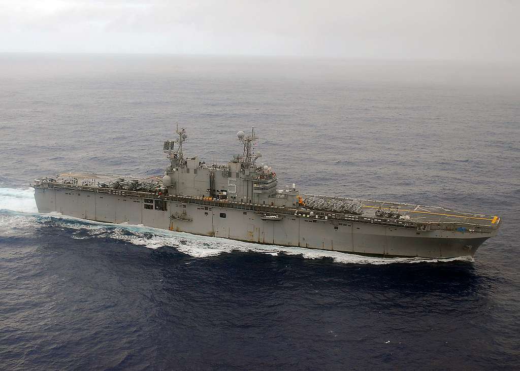 The Tarawa-class amphibious assault ship USS Peleliu - PICRYL Public ...