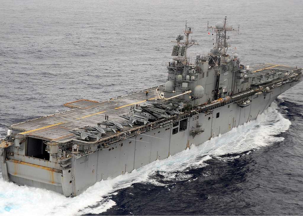 The Tarawa-class amphibious assault ship USS Peleliu - PICRYL - Public ...