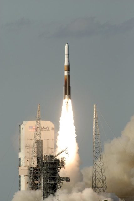 CAPE CANAVERAL, Fla. -- An ominous storm cloud hovers over Launch ...