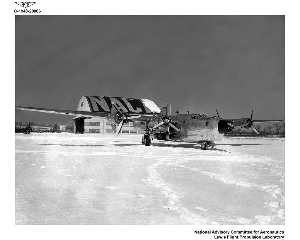 24-C COMPRESSOR ENGINE INSTALLED ON B-24 AIRPLANE - PICRYL Public ...