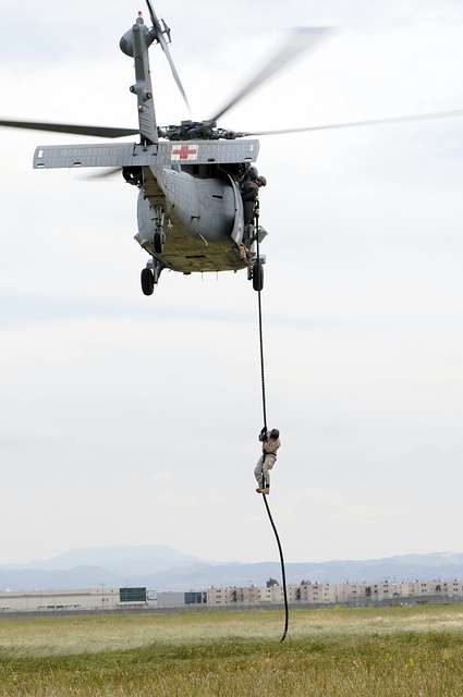 DVIDS - Images - Navy SEALs conduct Fast Rope Insertion/Extraction