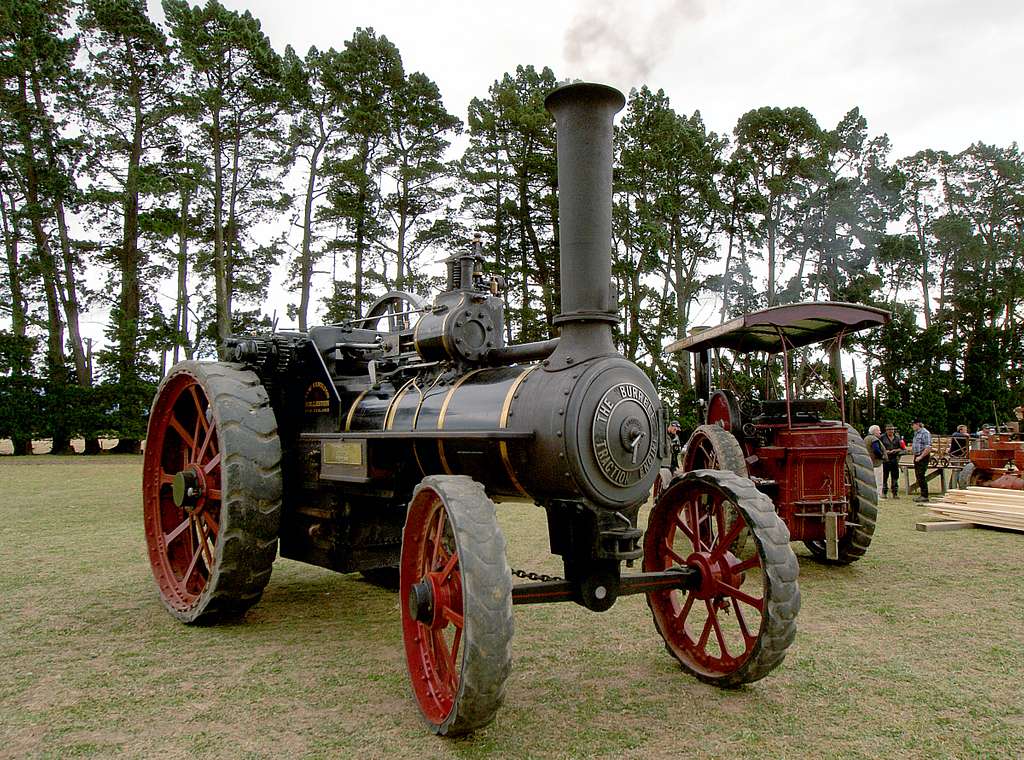 File:Burrell traction engine 'Black Bess' (15443447381).jpg