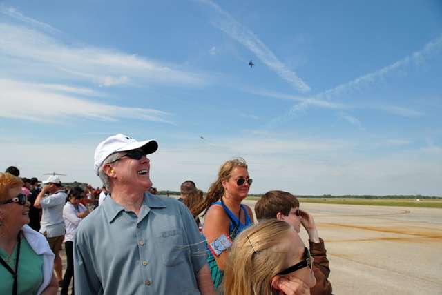 Washington Redskins visit JBA > 459th Air Refueling Wing > Article Display