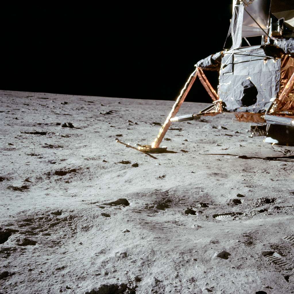 Apollo 11 Mission image - Lunar surface and horizon with Lunar Module ...