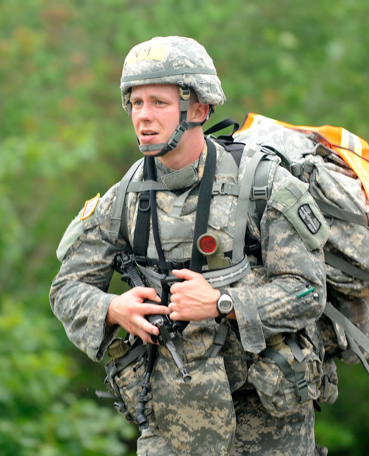 Sgt. David Rider nears the finish line at the 10km - NARA & DVIDS ...