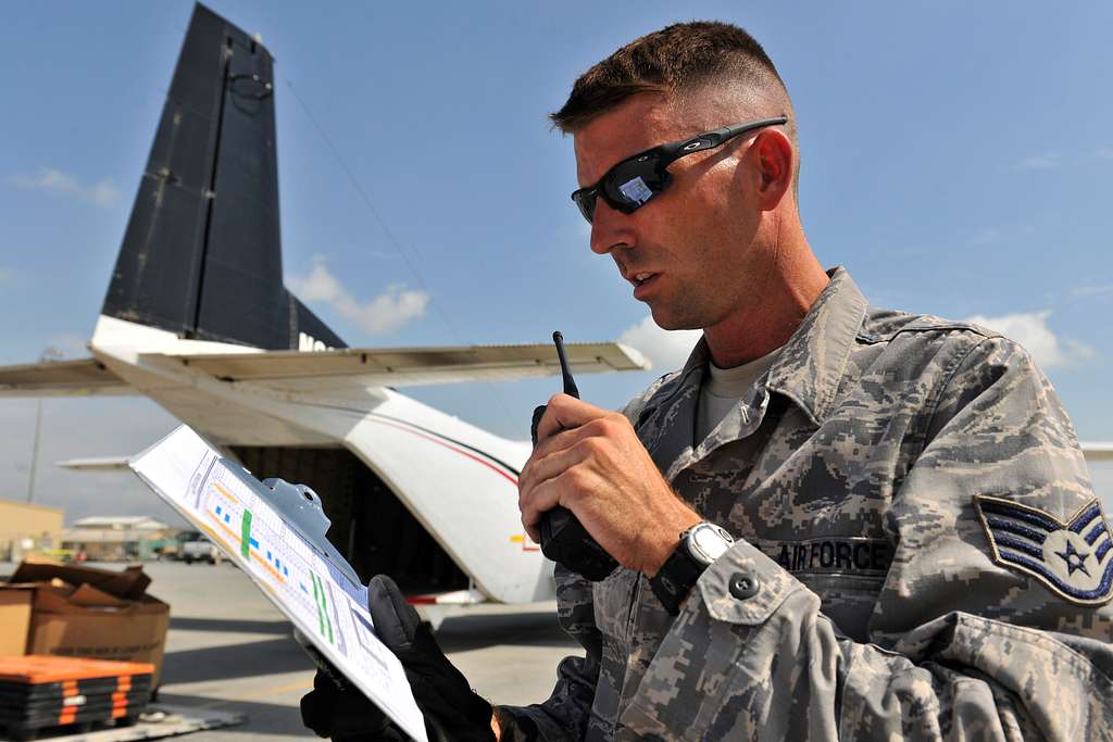 Little Rock Airmen test next generation gas mask > 18th Air Force