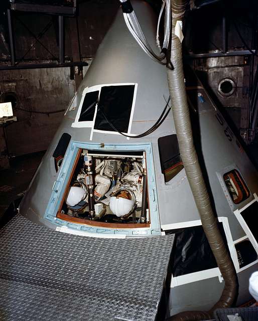 TEST VACUUM CHAMBER - ASTRONAUT EDWARD H. WHITE - PORTRAIT - PICRYL ...