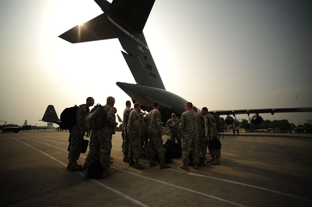 U.S. Army Soldiers From The 16th Combat Aviation Brigade, - PICRYL ...