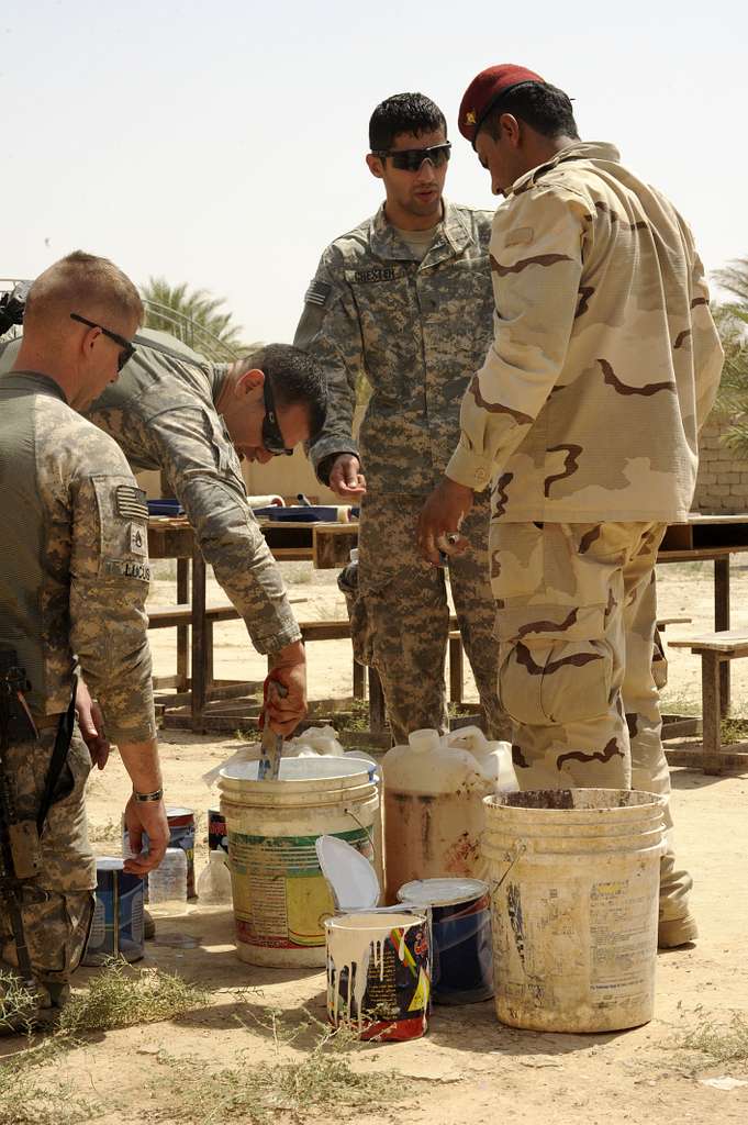 Iraqi Army Soldier Instructs U.S. Soldiers With Alpha - NARA & DVIDS ...