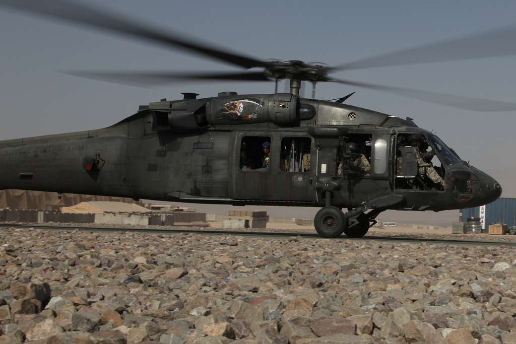 A U.S. Army helicopter crew assigned to the 101st Airborne - PICRYL ...