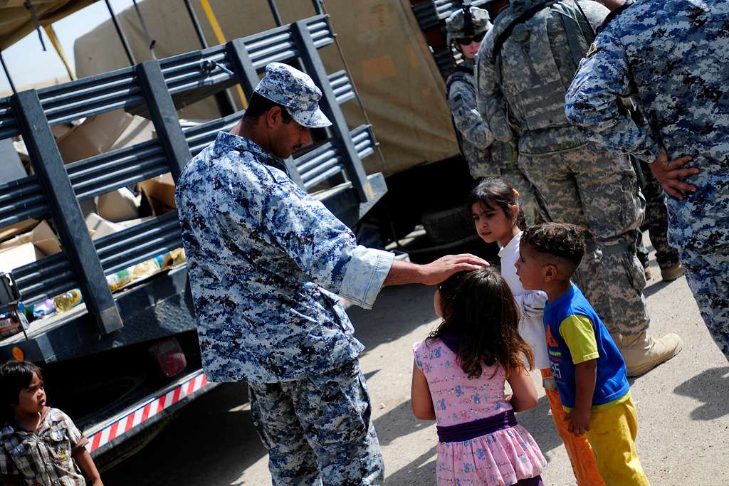 An Iraqi National Police Officer Speaks With Iraqi Picryl Public Domain Media Search Engine 9025