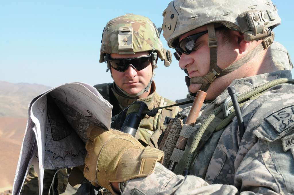 U.S. Army 1st Lt. Scott Matthewson, a platoon leader - PICRYL - Public ...