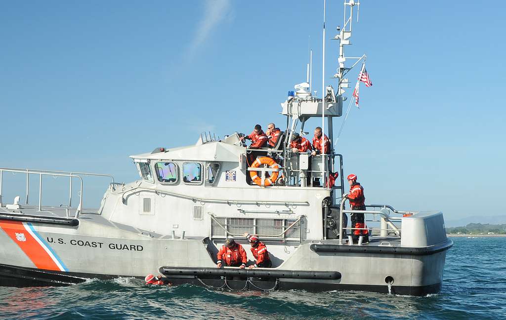 47-foot motor life boat, US Coast Guard Photo - PICRYL - Public