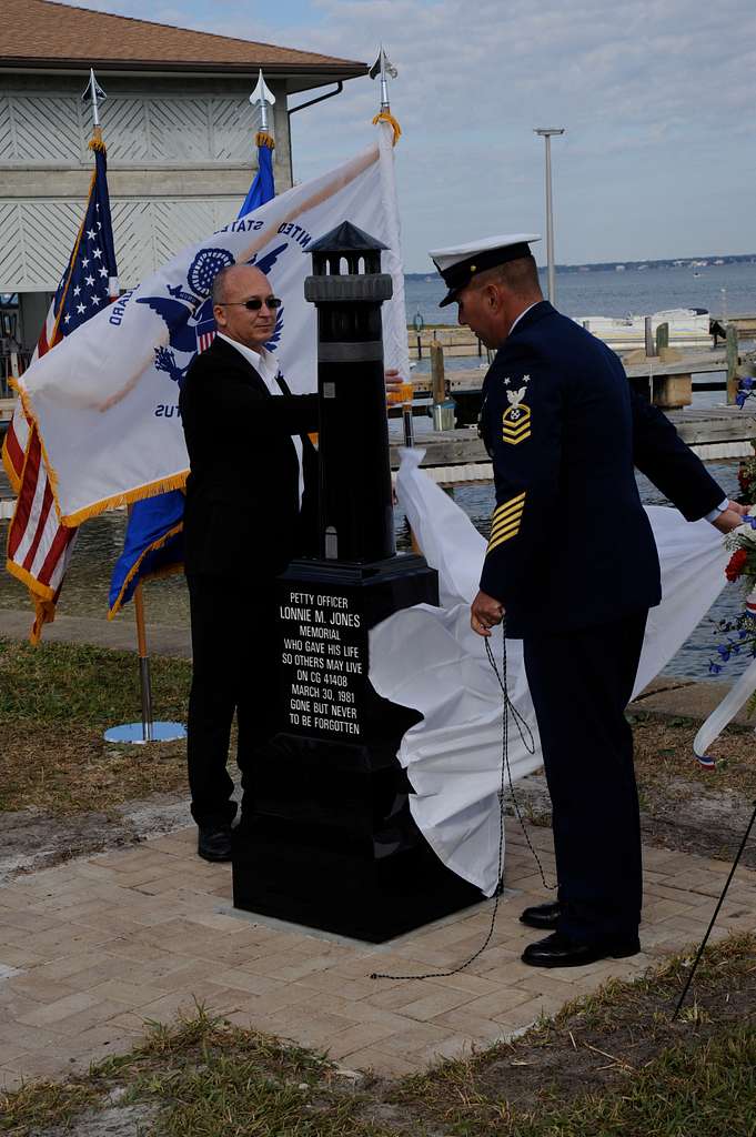 Petty Officer Lonnie Jones Memorial - NARA & DVIDS Public Domain ...