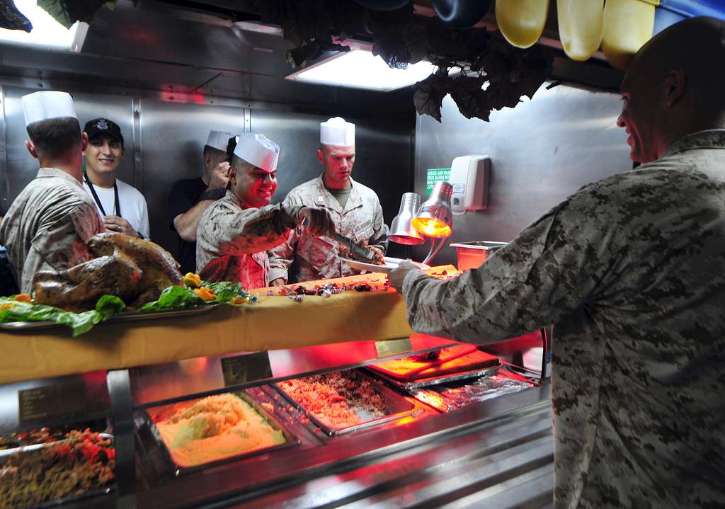 Marine officers serve enlisted Marines Thanksgiving - NARA & DVIDS ...