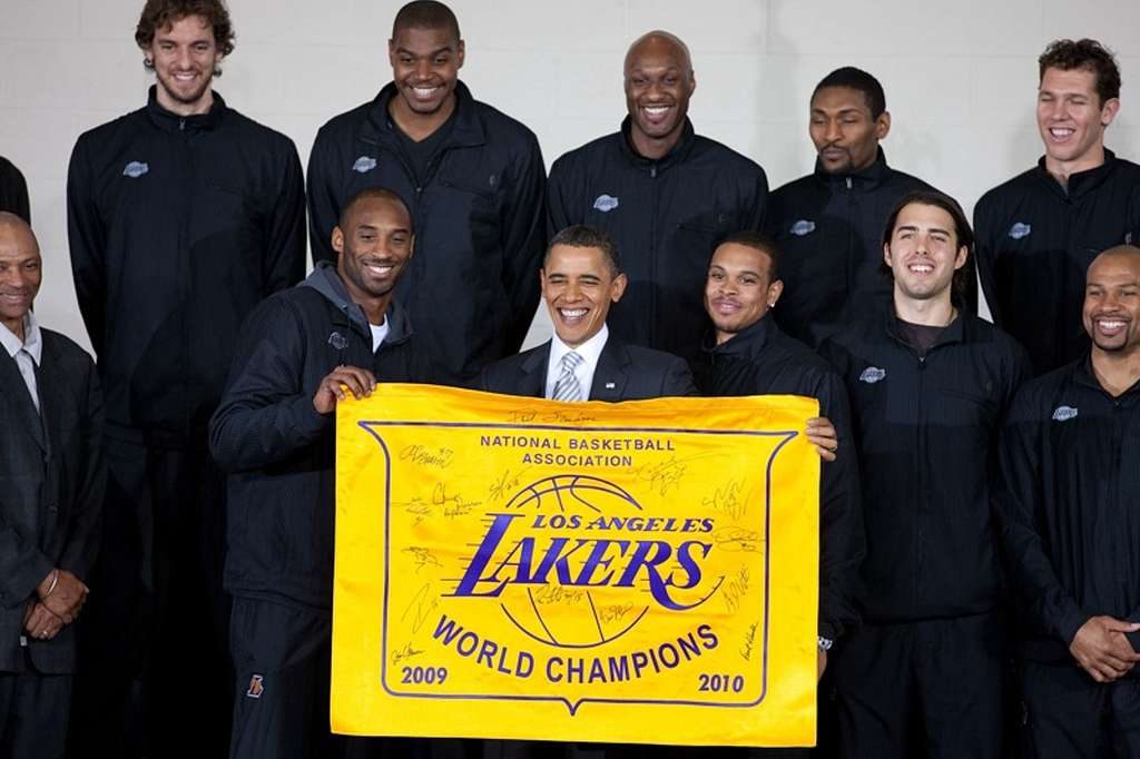 New York Yankees manager Joe Girardi presents US President Barack Obama  with an autographed jersey during an event with the 2009 World Series  champions of Major League Baseball in the East Room