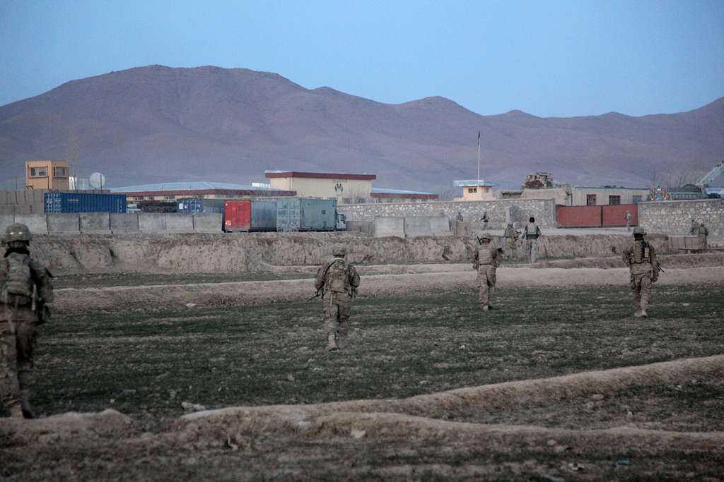 U.S. Army Soldiers With Charlie Company, 2nd Battalion, - PICRYL Public ...