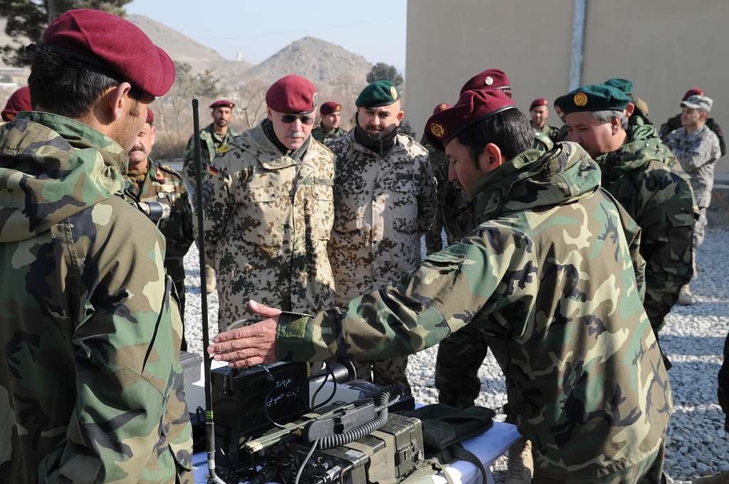 Afghan Commandos brief their display of weapons and - PICRYL Public ...