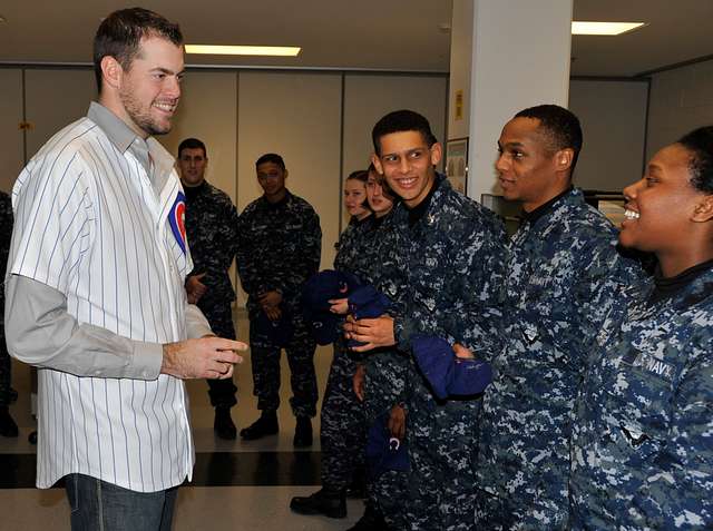 DVIDS - Images - U.S. Soldiers meet Chicago Cubs mascot [Image 5 of 7]
