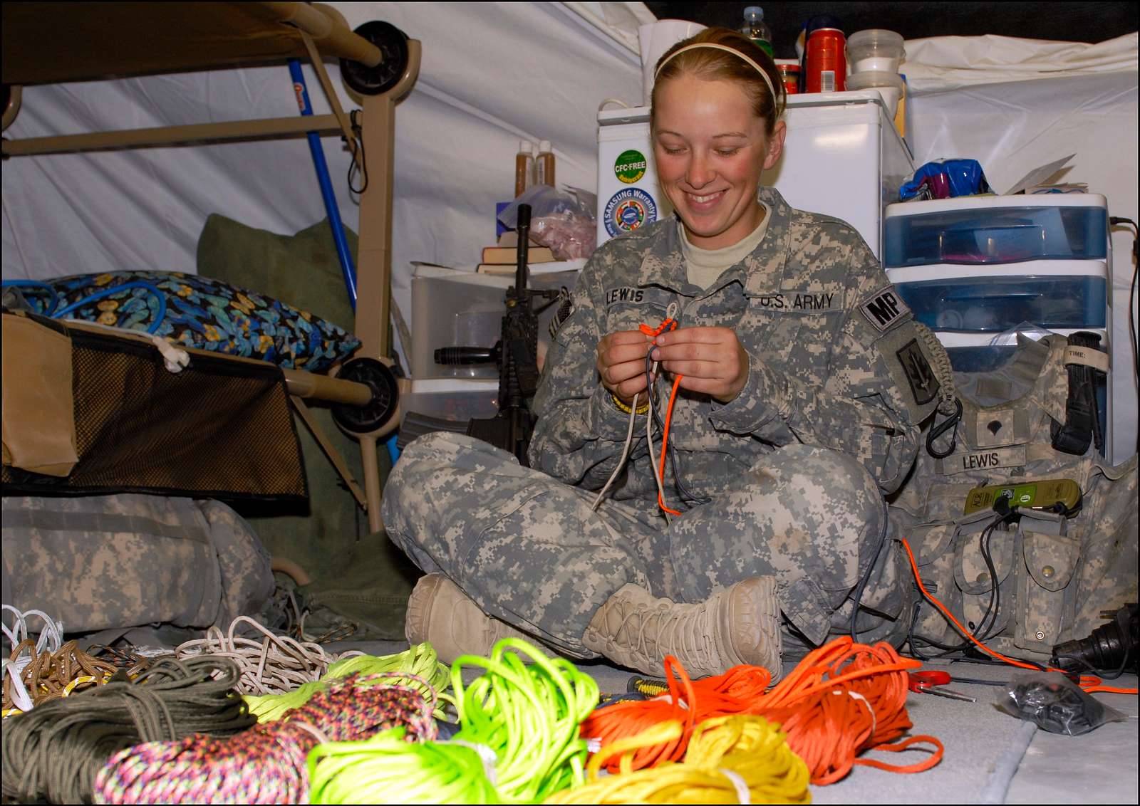 Spc Amber Lewis Military Police Officer Assigned Nara And Dvids Public Domain Archive Public